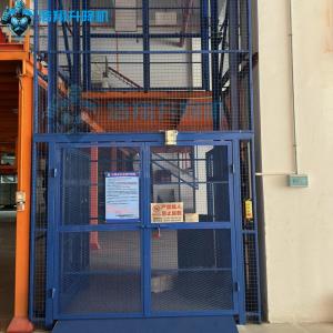 China 6m High Customizable Blue 500kg-20000kg Industrial Indoor Hydraulic Freight Lift wholesale