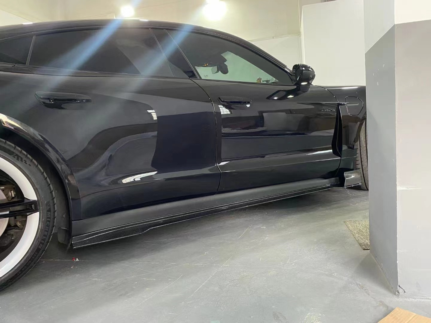 Auto Parts for Porsche Taycan Carbon Fiber Body Kit TAYCAN Upgrade REVOZPORT Style Front Shovel Diffuser Spoiler Body Kit