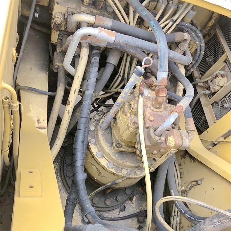 30 Ton Used Caterpillar 330CL Crawler Excavator in Japan with 1.7 m3 Bucket Capacity