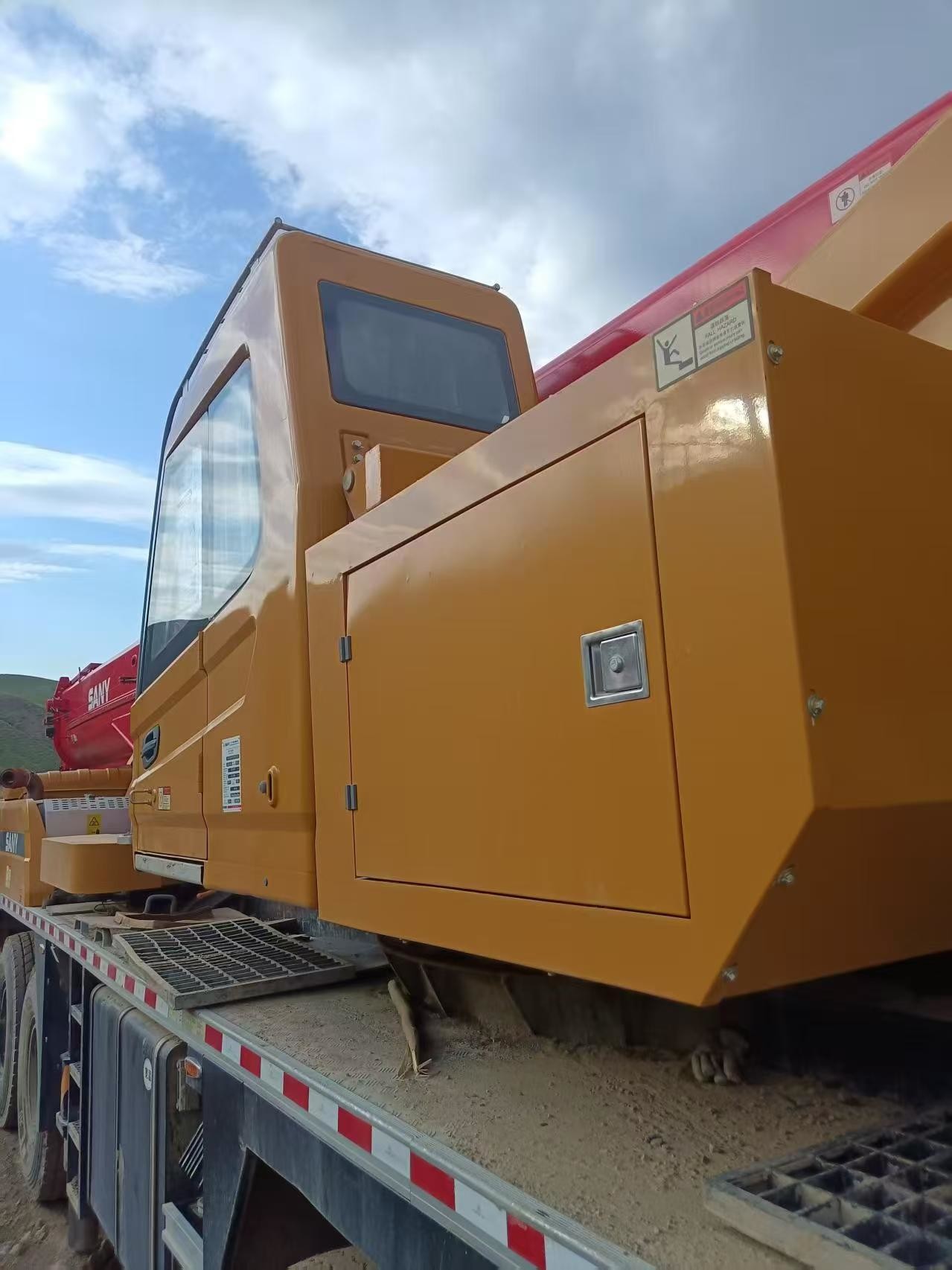 80 Tons Mobile Truck Crane with High Operating Efficiency and 50 Meters Max Working Height
