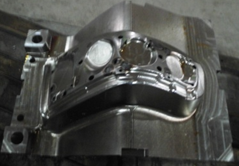 Auto Parts Mould Headlight Bezels Of ABS Plastic OEM Tunnel Gate Injection Tool