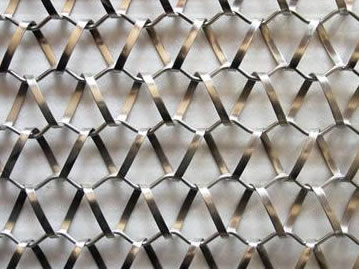 Conveyor belt mesh with 3.3mm flat spiral wire and with crimped rod wire.