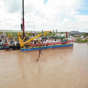 China Siemens PLC Diesel Engine Hydraulic Wheel Bucket Silt Dredger with Booster Station wholesale