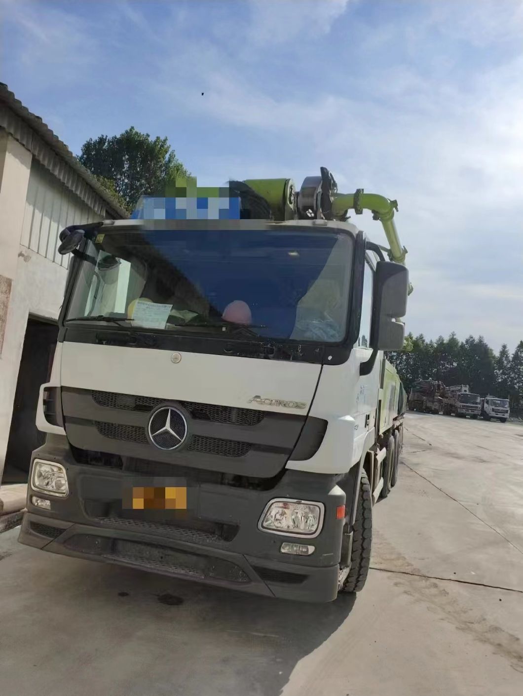 20 Years Zoomlion Concrete Pump Truck 49 Meters Installed in The Mercedes-Benz Car