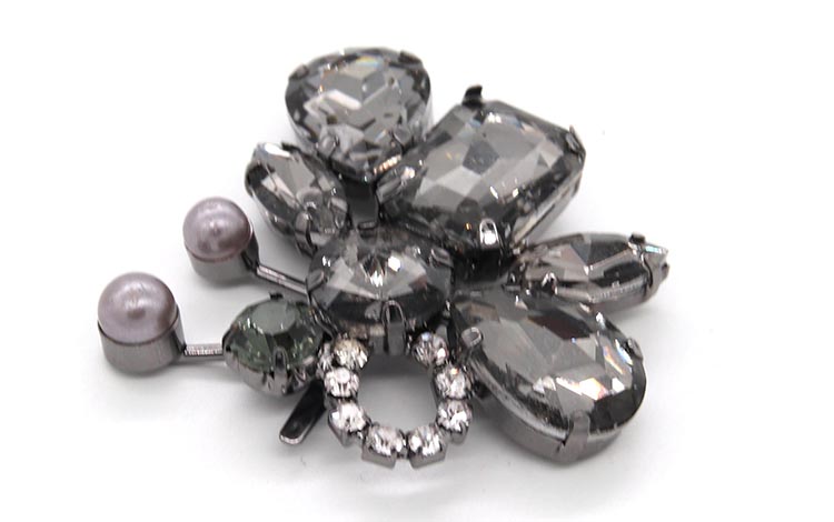 Bee Shaped Popular Rhinestone Shoe Buckle Nickel / Black / Gold Color