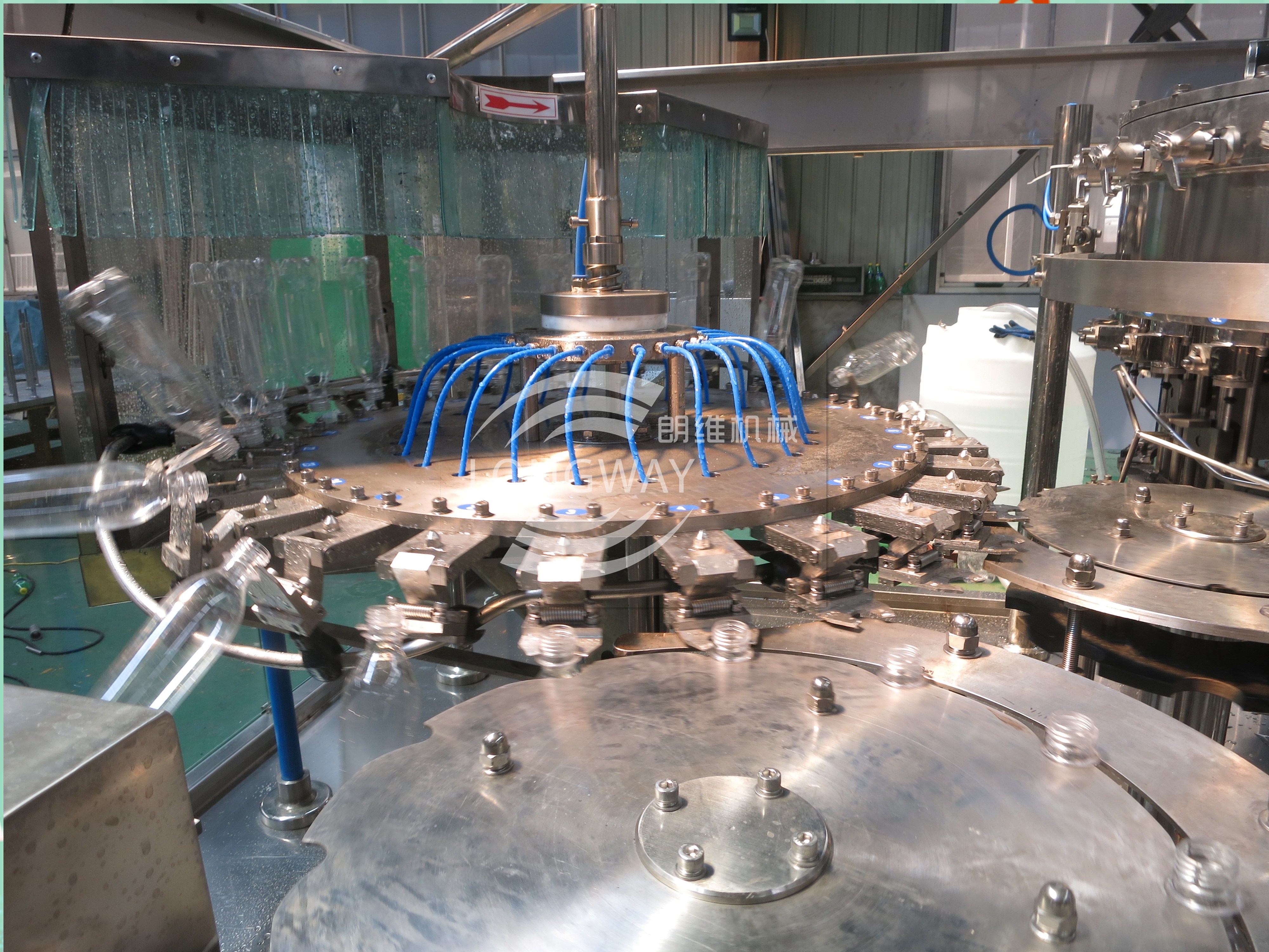 0.3-2.5Liter Automatic Soda Drink Filling Equipment/Machine/ bubble drink with gas filling machine/Cold Filler