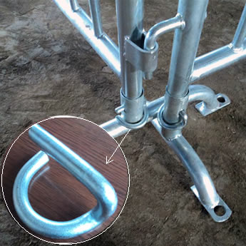 Two pieces of crowd control barrier panel and feet are fixed by the gravity pin.