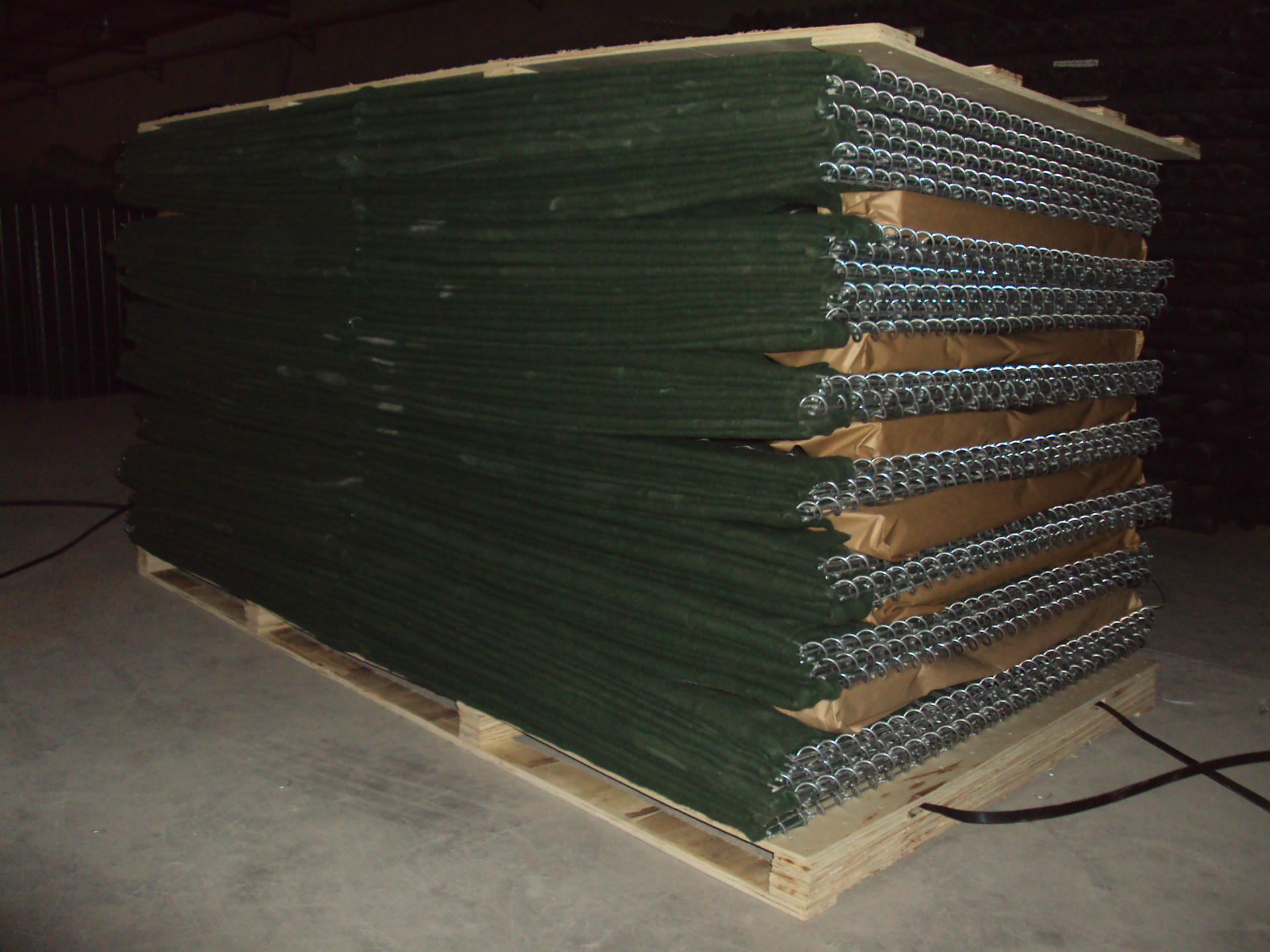 Sand Fileld HESCO Defensive Barriers / Geotextile Lined Military Gabion Barriers Filled HESCO Defensive Ba