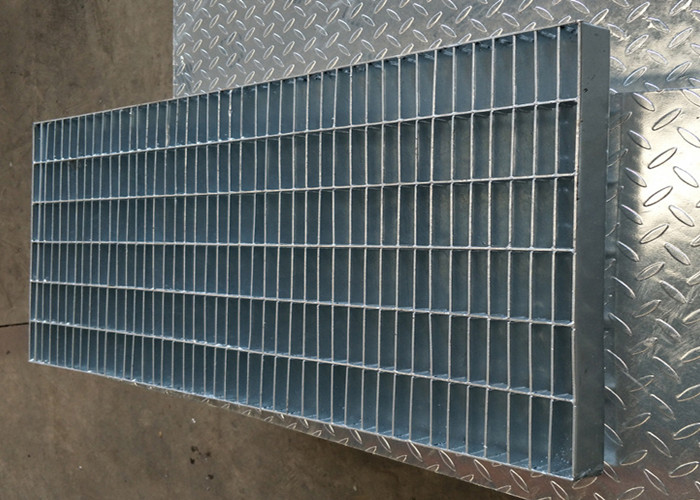 Serrated 30*100mm Hot Dip Galvanized Steel Grating High Strength