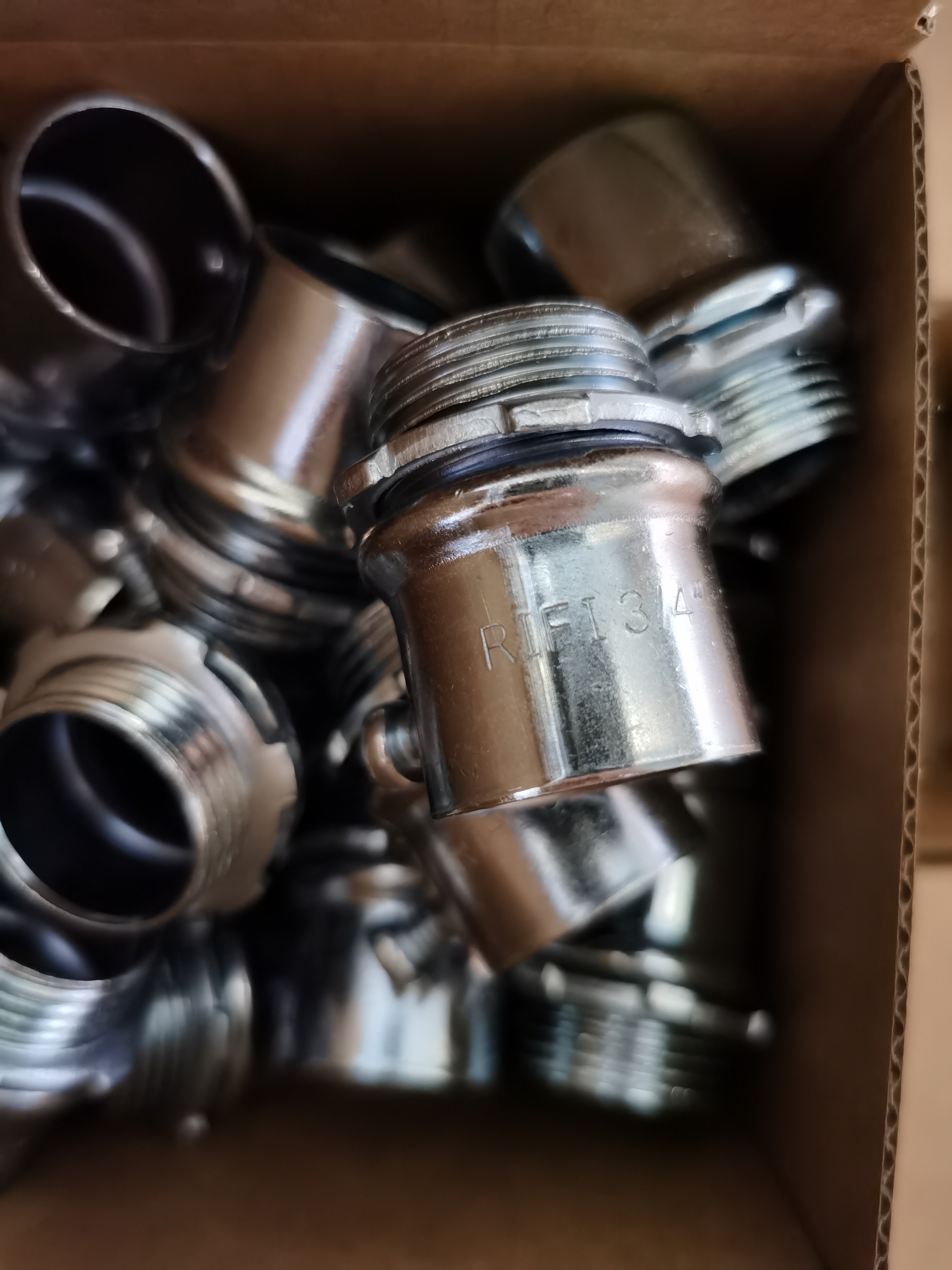 EMT Conduit Fittings for Electrical Conduit System with 1/2 quot to 4 quot Sizes Available