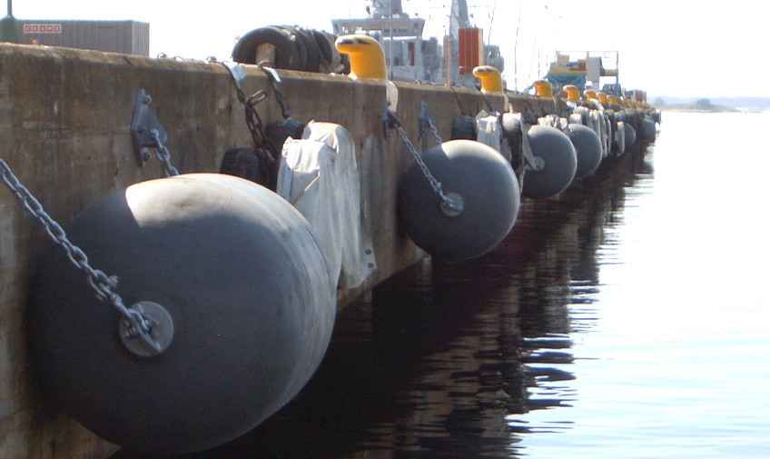 50KPA 80KPA ISO17357 Yokohama Floating Pneumatic Rubber Fender