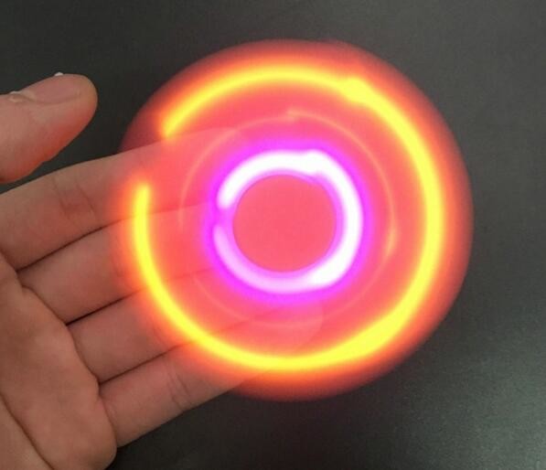 2017 new hot bluetooth speaker high speed BT 4.0 bluetooth finger spinner fidget spinner for travel people 1113