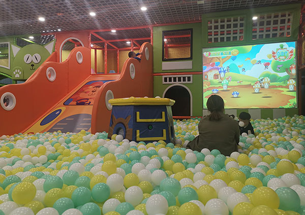 Projection sphere pool Interactive Projection Game2