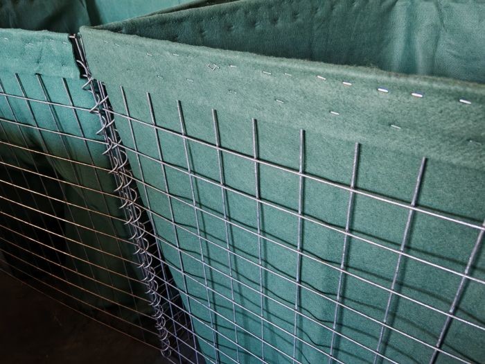 Zinc Coated itary  Barriers 4mm-5mm Spiral Dia with Heavy Duty 2mm Non woven Polypropylene
