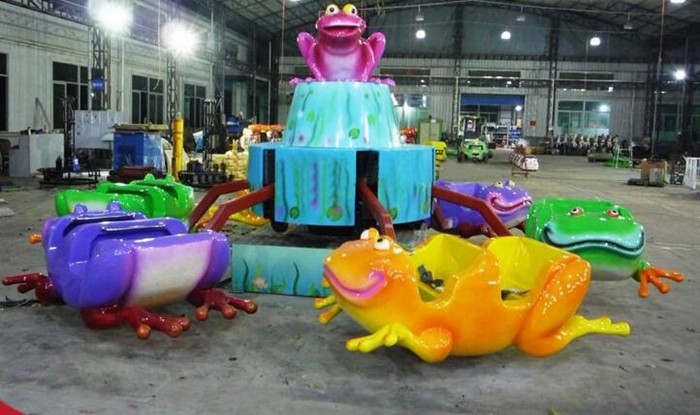 Frog Car Design Children's Amusement Rides , Anti Rust Paint Amusement Park Rides