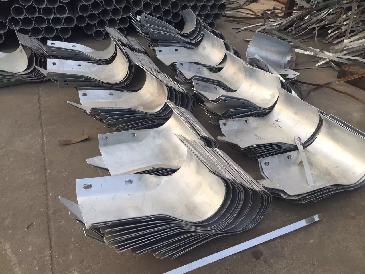 Q235 Q345 Hot Dip Galvanized Guardrail R End Wings for Highway in Customized Colors