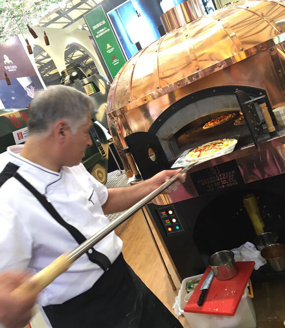 Gas Heating Italy Pizza Oven Lava Rock Materials Various Colors Oven