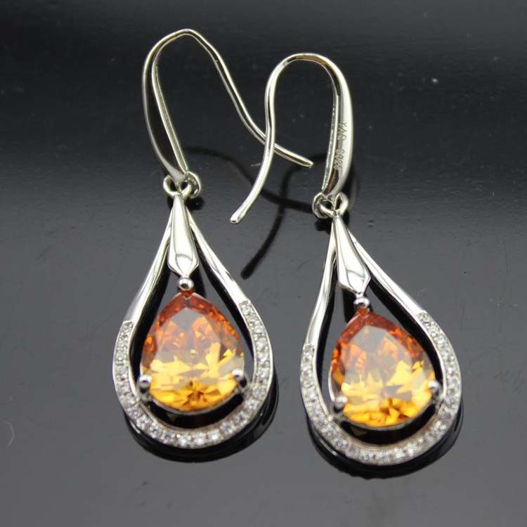 White Gold Plated 925 Silver 7x9mm Oval Amethyst Cubic Zirconia Earrings (PSJ04585)
