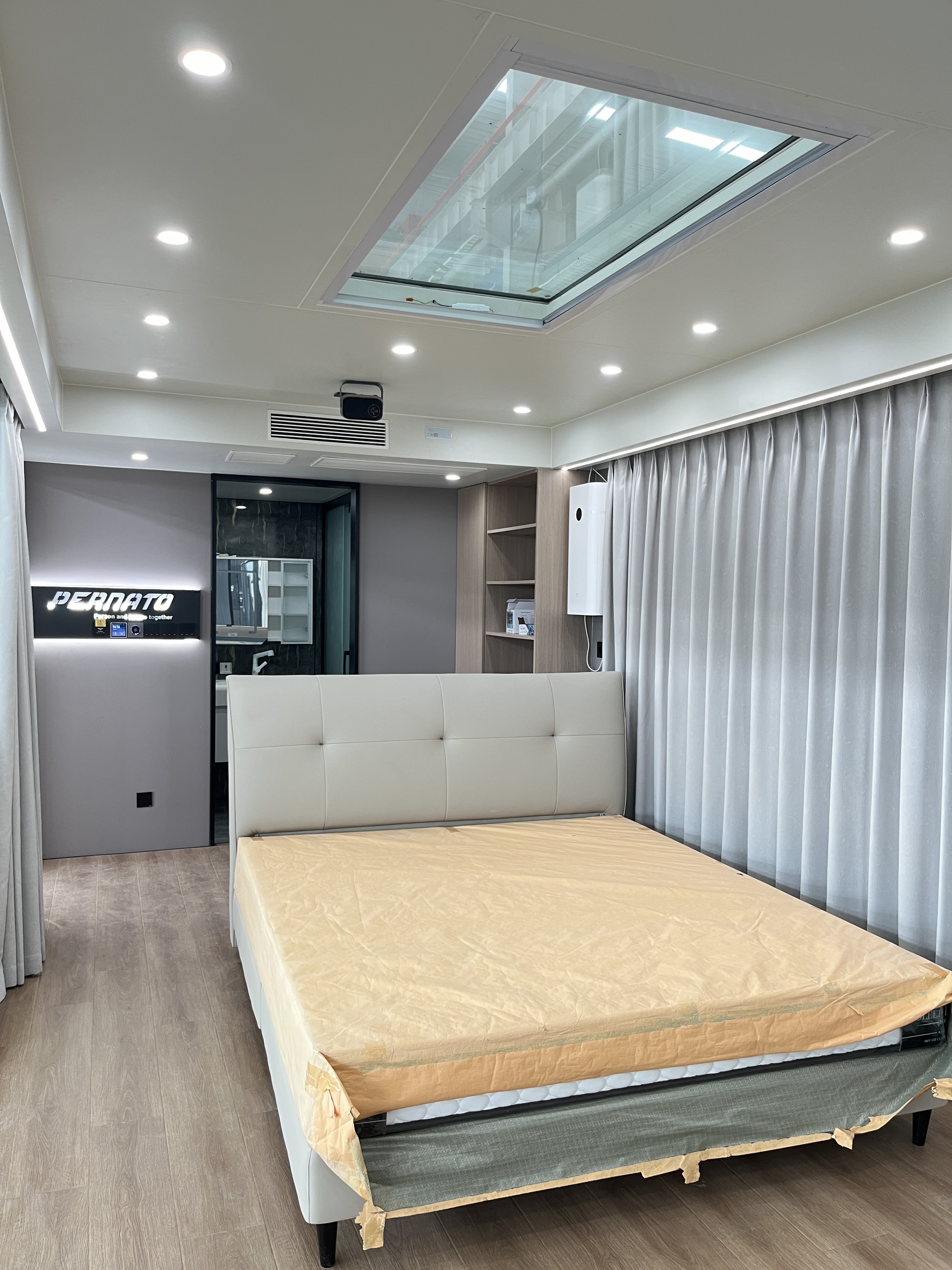 Year-Round Comfort and Portability Space Capsule House with Thermal Insulation and Climate Control