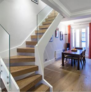 China Oak wood stair treads supplier from foshan wholesale