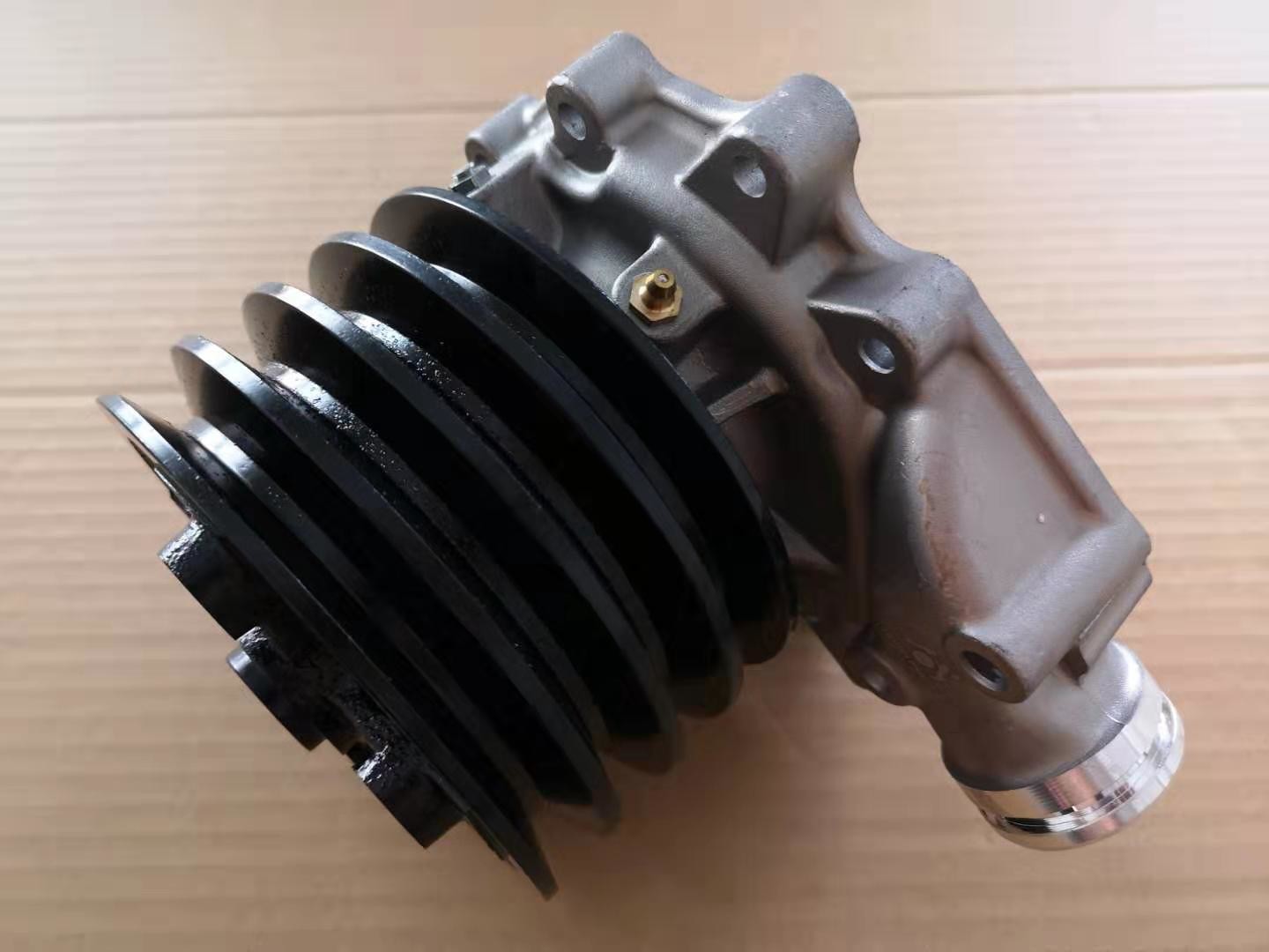 Aluminum Case ISUZU Water Pump 8976027812 With 4 Belts Pully For 6HK1 FVR