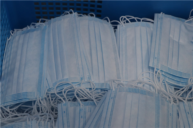 Good quality 3 layer Mouth Mask disposable Nose Mask Regular Audlt Size Blue Outside