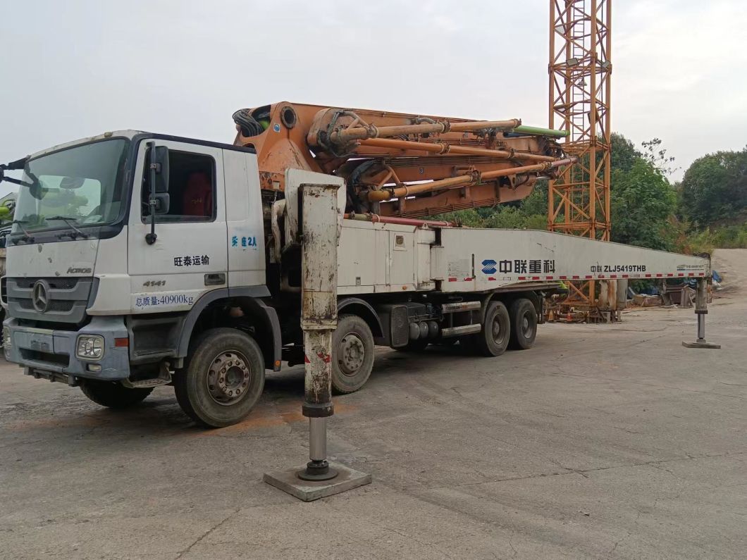 Original Condition Used Zoomlion 52 Meter with Benz Chassis Concrete Pump Truck