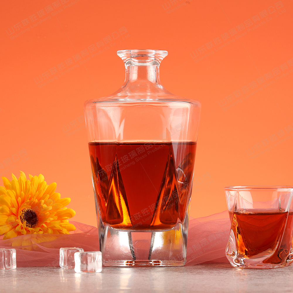 Sealing Type Glass Lid Square and Cylinder Vodka Wine Glass Bottle for Juice Whisky