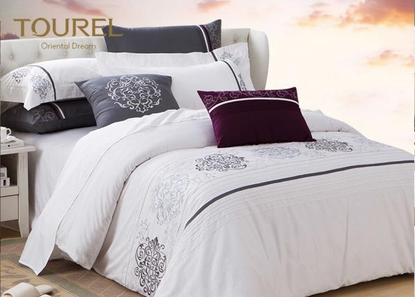 Quality 300TC Satin Hotel Quality Bed Linen Custom Embroidery Hotel Duvet Cover Sets for sale