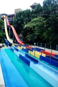 China Speed Fiberglass Water Slides Outdoor for Thrilling Water Playground Equipment wholesale