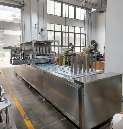 CE certificate LC-672CF Fully Automatic Vacuum Disc Salad dressings, sauces, fruit purees, meat purees, cups tray Filling and Sealing Machine