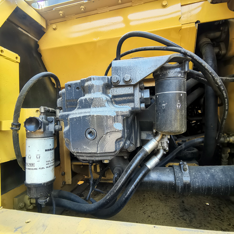 Made in Japan Used Komatsu PC210-8 Excavator 21 Ton with Original Color in Shanghai
