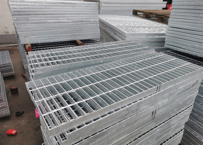 Outdoor Round Cover Galvanized Drainage Grates S304 Pressure Locked