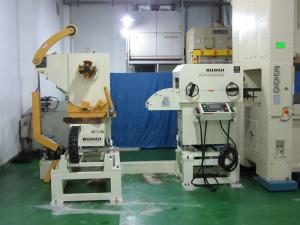 China Punch Press Leveling Decoiler Straightener Feeder Machine Sheet Metal Flattening Material wholesale