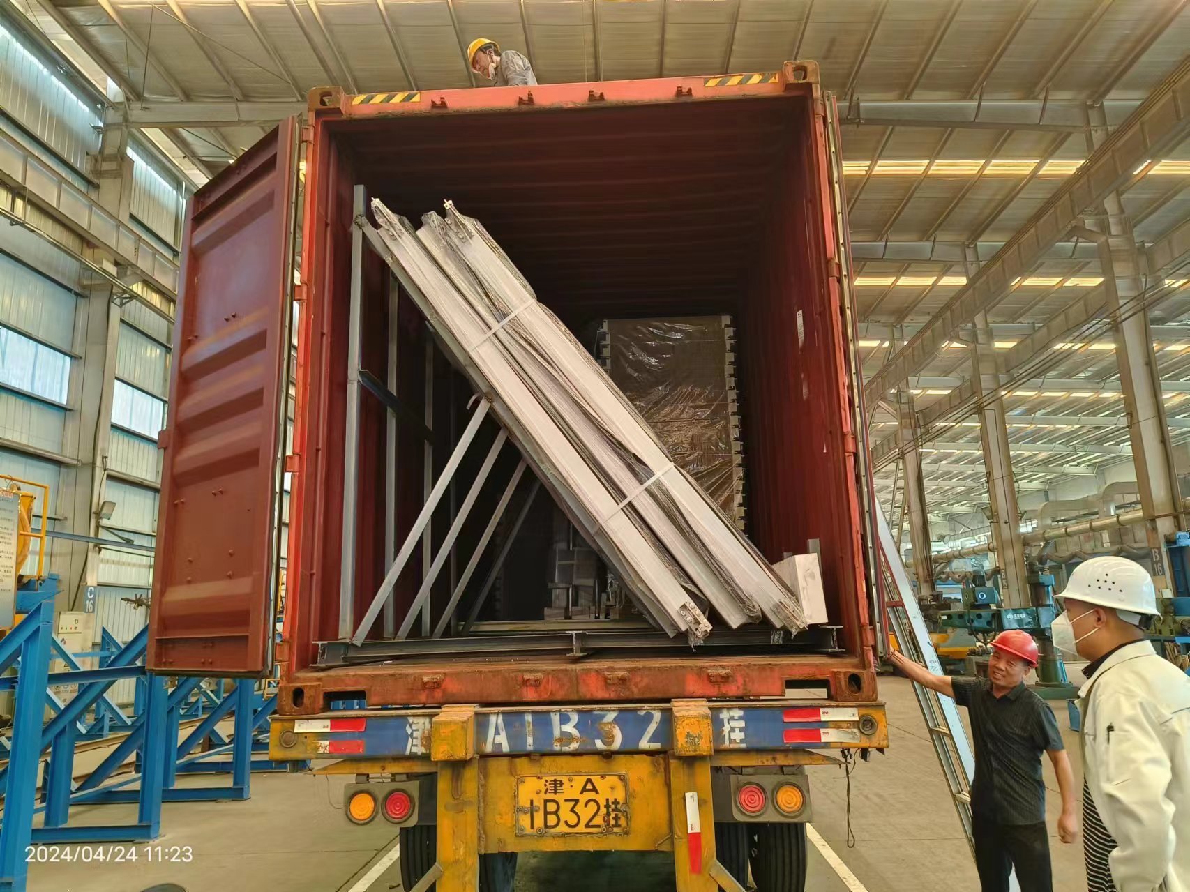 H‑beam steel‑structure building customizable clear‑span space detachable components used for processing factory storage warehouse and production