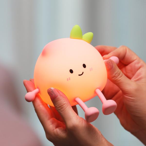 2024 New Creative Peach Shape Night Lamp Soft Silicone 7 Color Changing Eye Care