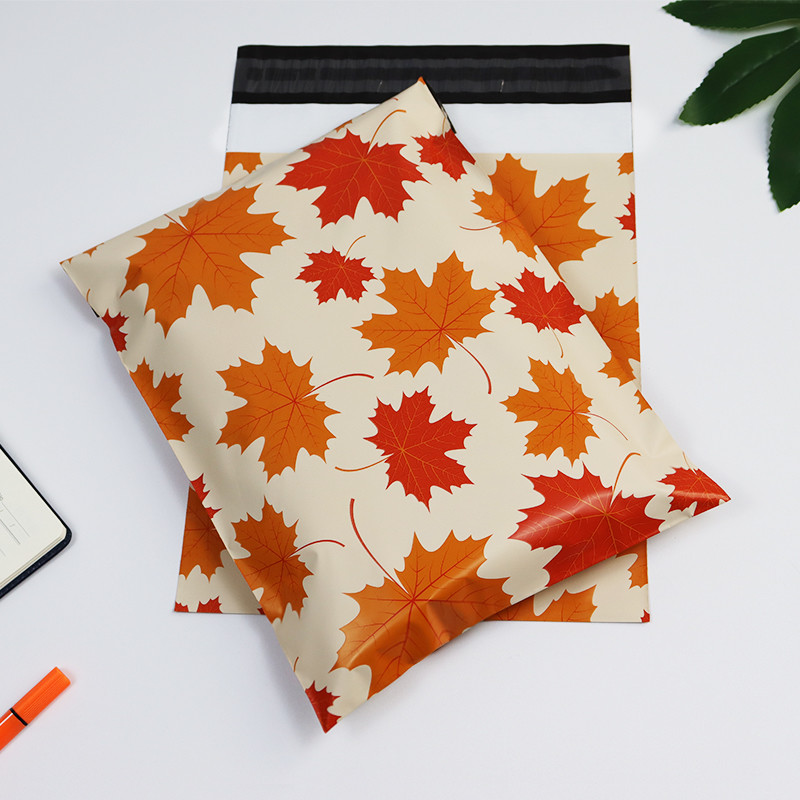 Essential Maple Leaf Express Bag In Autumn And Winter