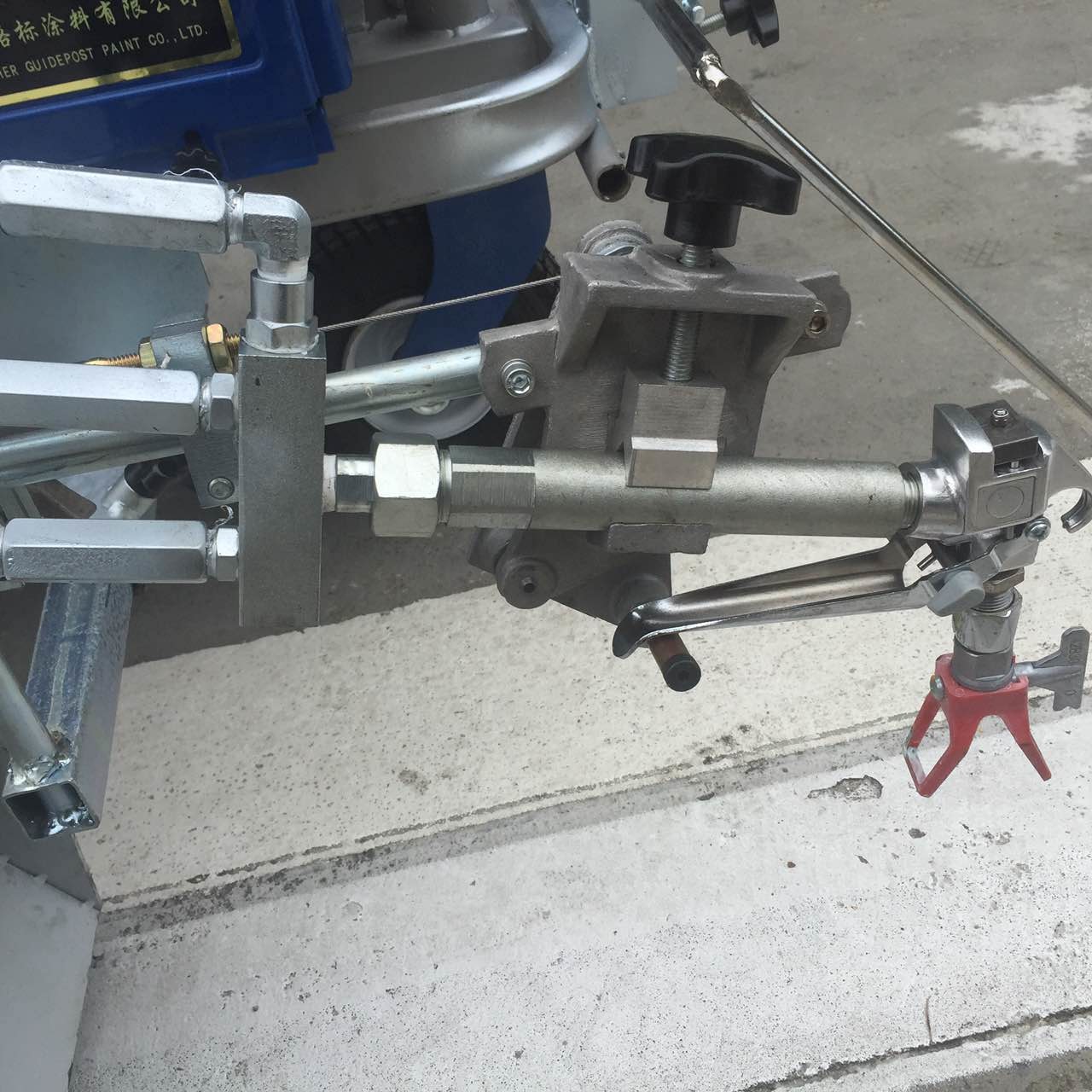 Traffic Acrylic Pneumatic Road Marking Spray Paint Machine