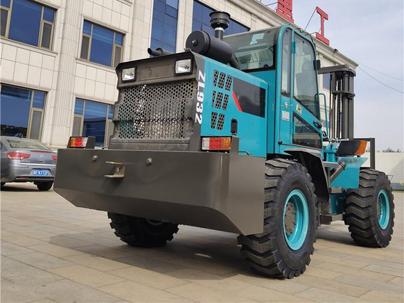 Durable off-road forklift truck 4.5ton 4x4 rough terrain forklift truck price