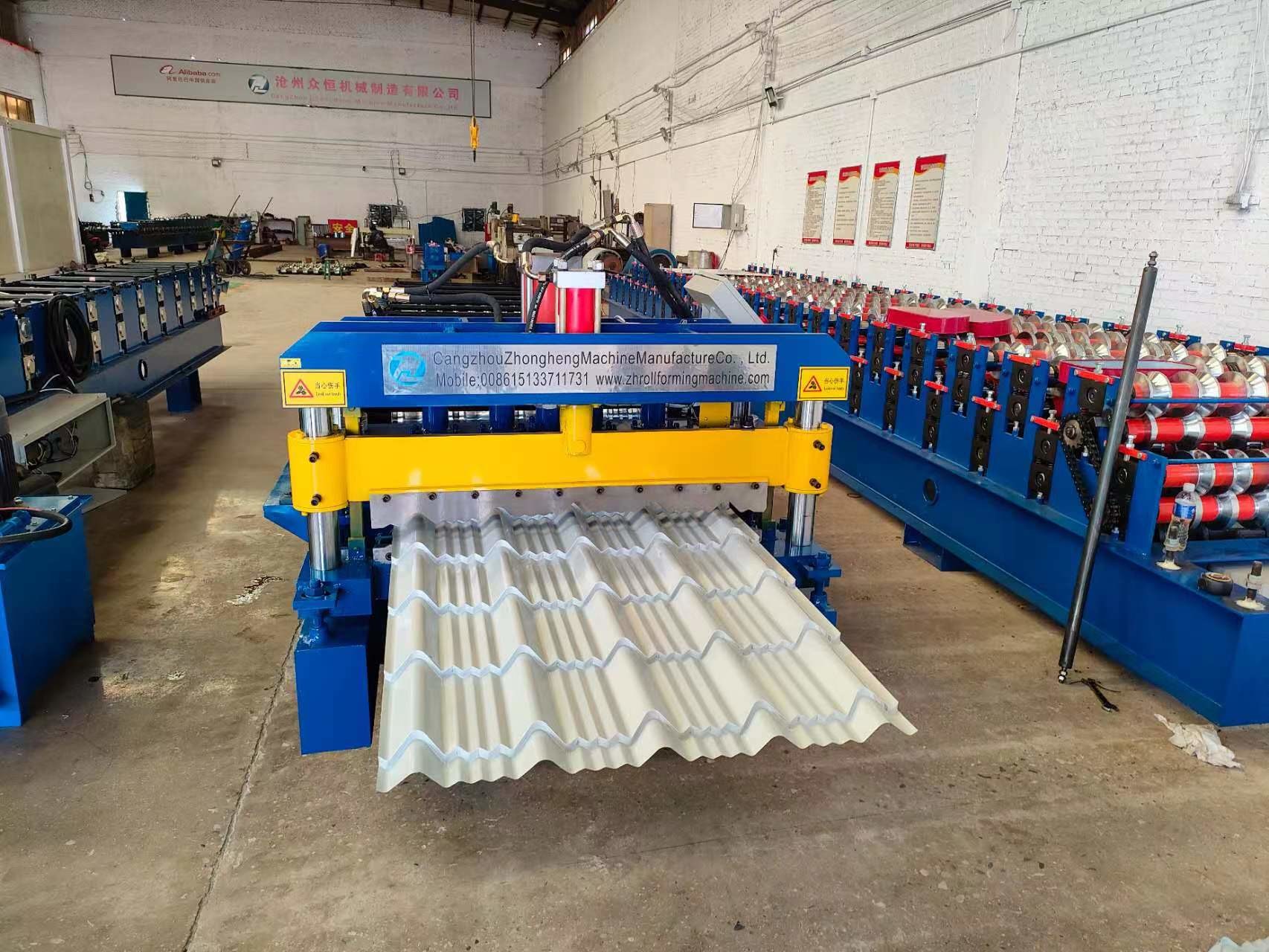 Hydraulic Control Glazed Tile Roll Forming Machine For Construction Metal Making