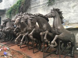 China Realistic Ma Qun Running Horse Statue Cast Bronze Famous Horse Sculptures on sale