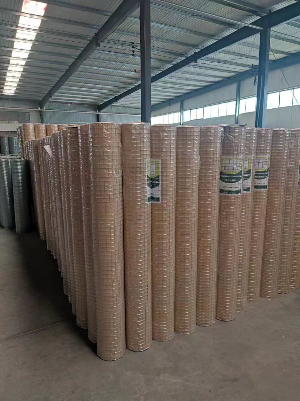 PVC Coated Welded Wire Mesh Roll Wire Mesh Fence For Farm