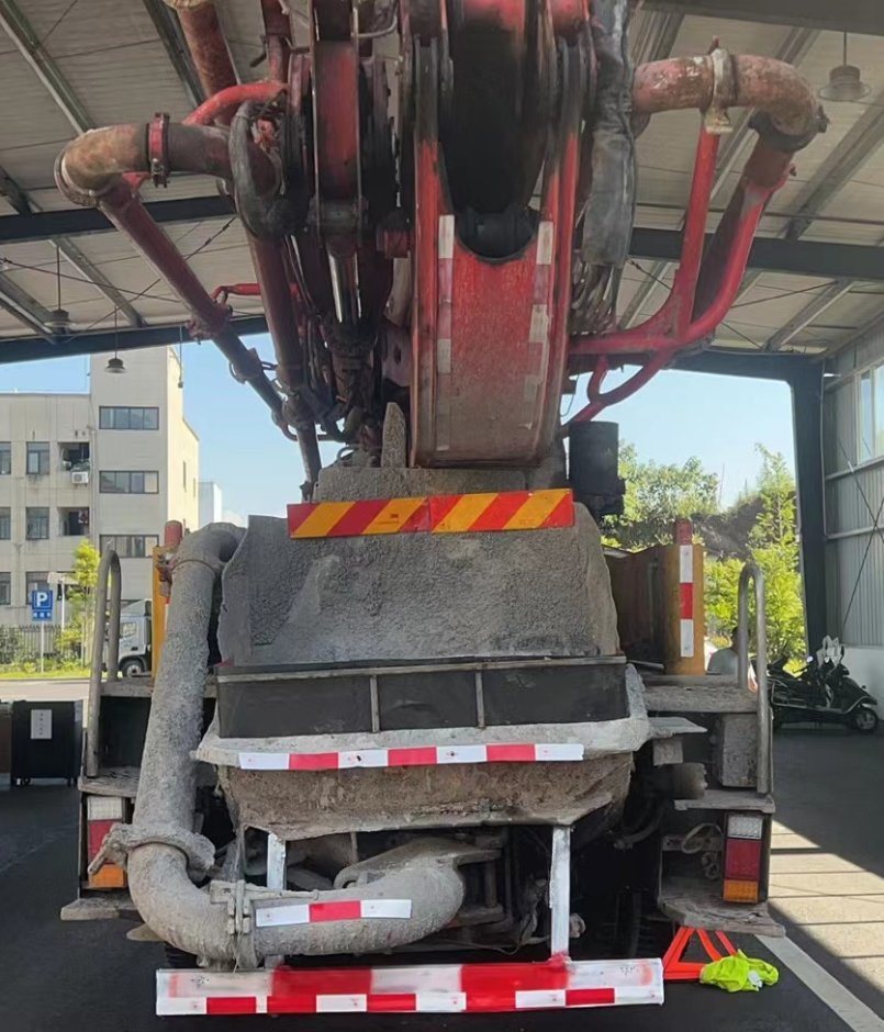 Concrete Pump Putzmeister Schwing 46m 56m on Benz for Sale