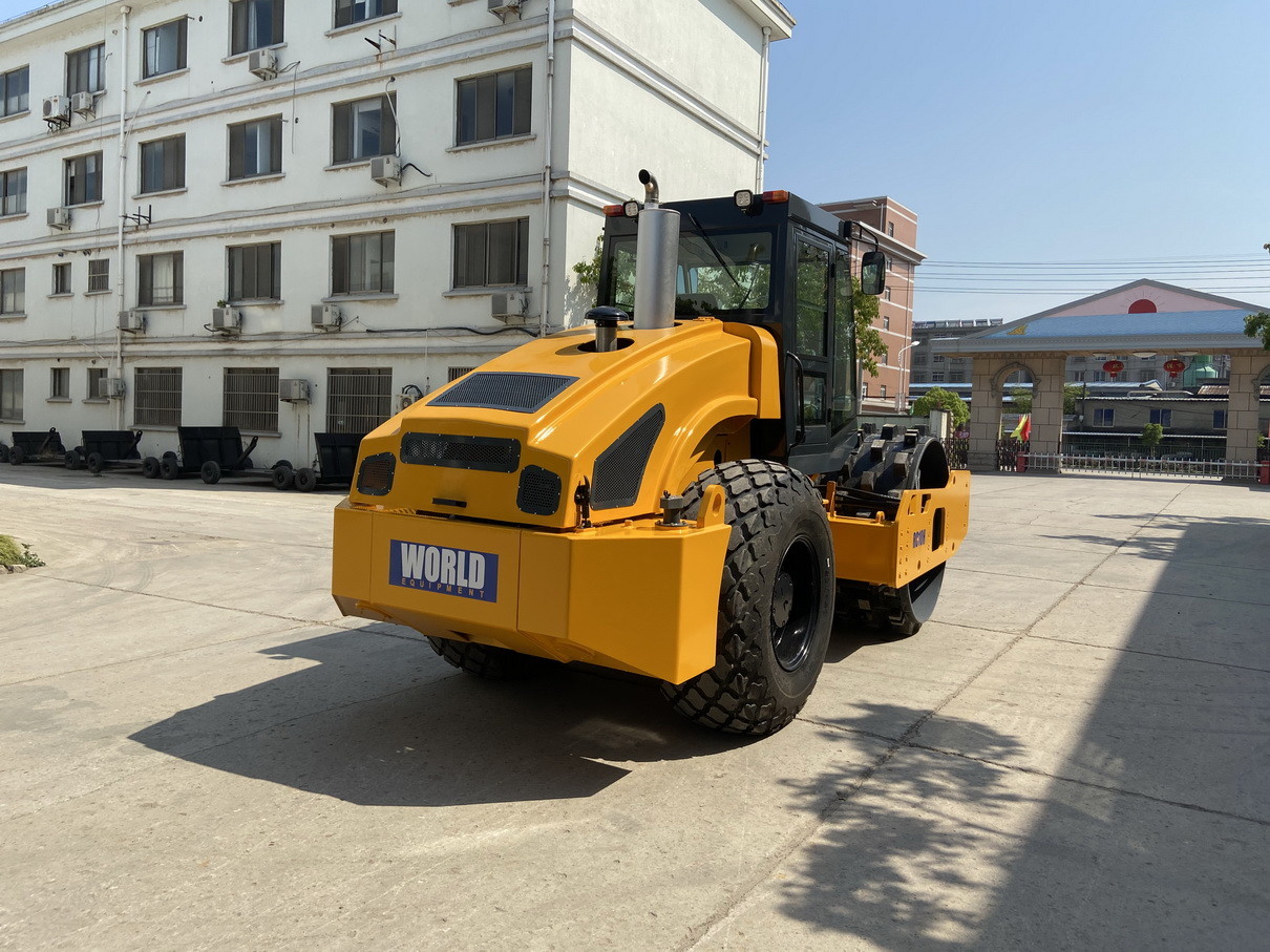 1500mm Tandem Roller with Cummins 4BTA3.9-C125 Engine 1.7/0.8 Vibration Frequency