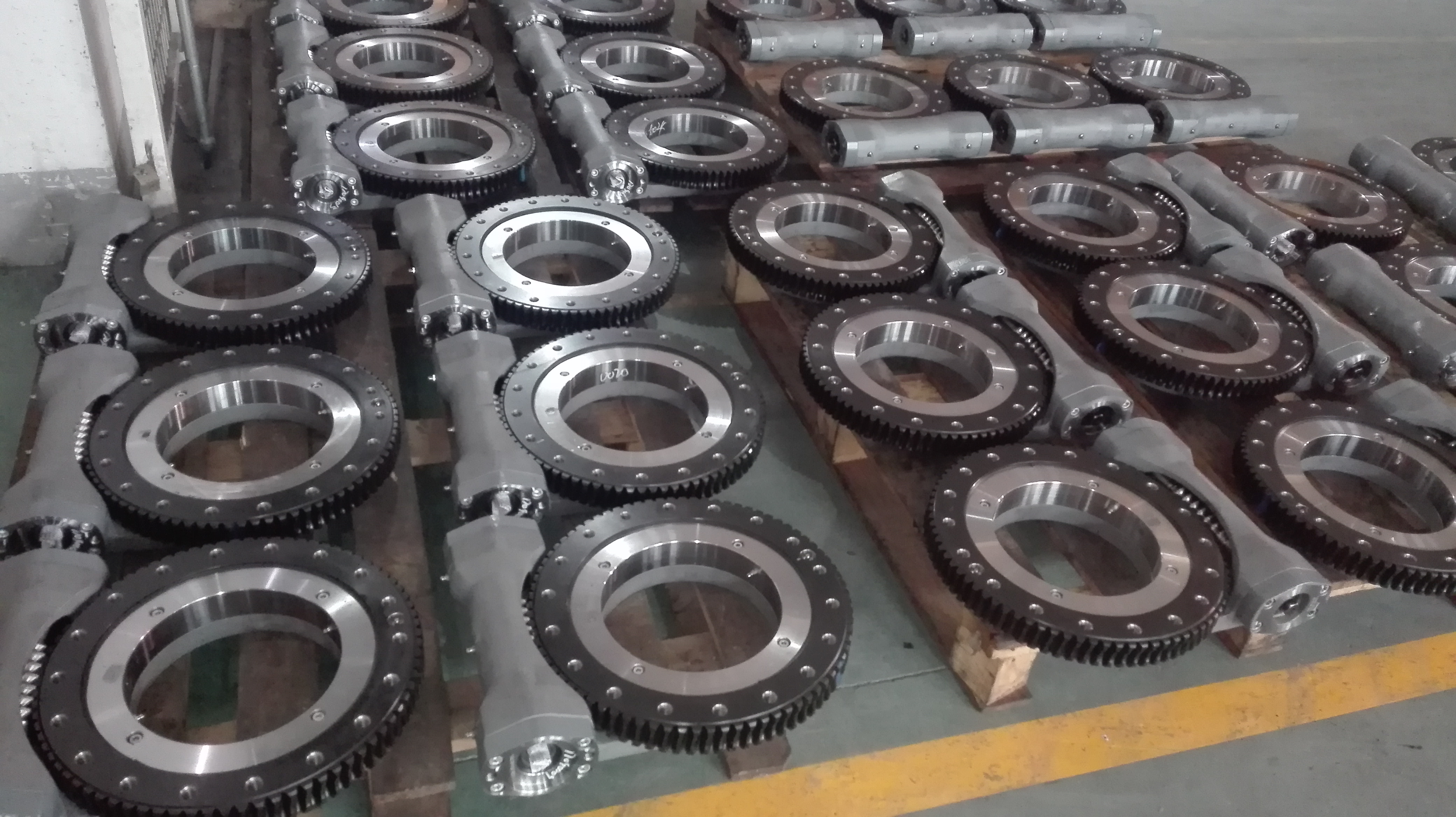 customized slew drive for solar tracking bracket