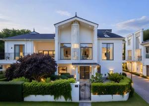 China Factory Price Prefabricated Light Steel Structure Frame Villa House Building Apartment wholesale