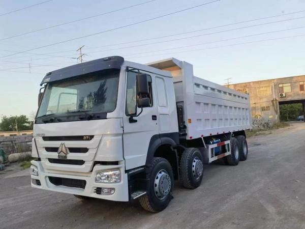 Used Fuel Trucks White Color Left Hand Drive 8×4 Drive Mode 371 Horsepower Used
