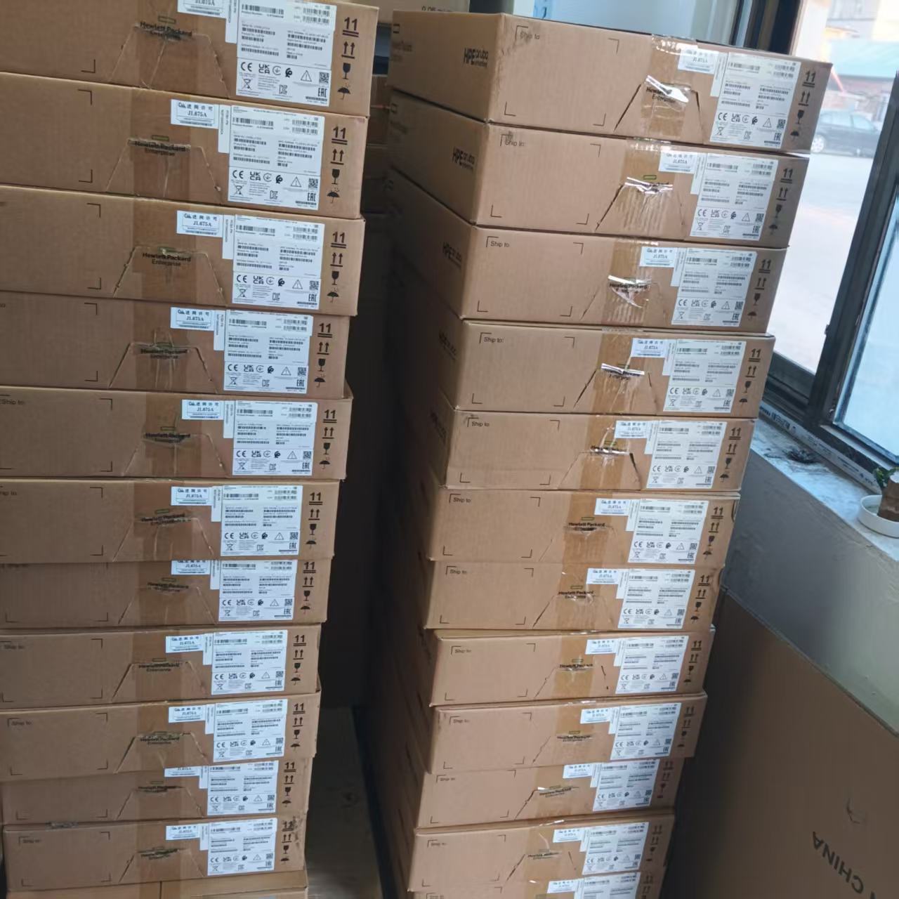 JL256A HPE Aruba Networking 2930F 48G PoE+ 4SFP+ Switch