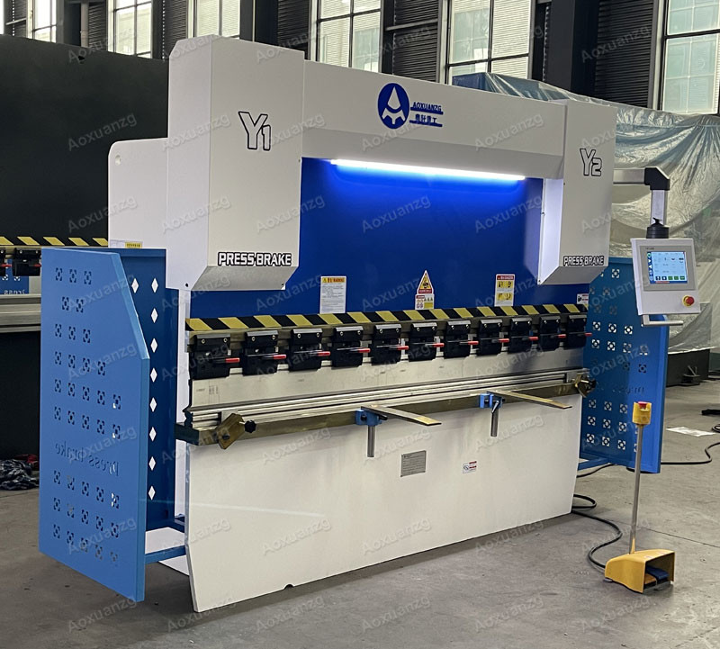 Tp10s Controller 40T 2500MM Press Brake Hydraulic Bending Machine With Optional Protection Fence