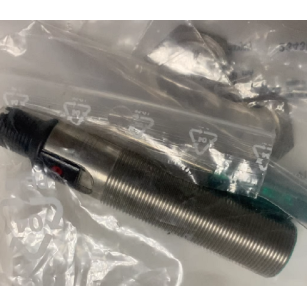 CBB8-18GS75-E2-V1 Capacitive Proximity Switch 10-30V DC